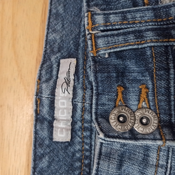Chicos Platinum size 1 short denim cropped Capri jeans, rolled cuff - Picture 8 of 10